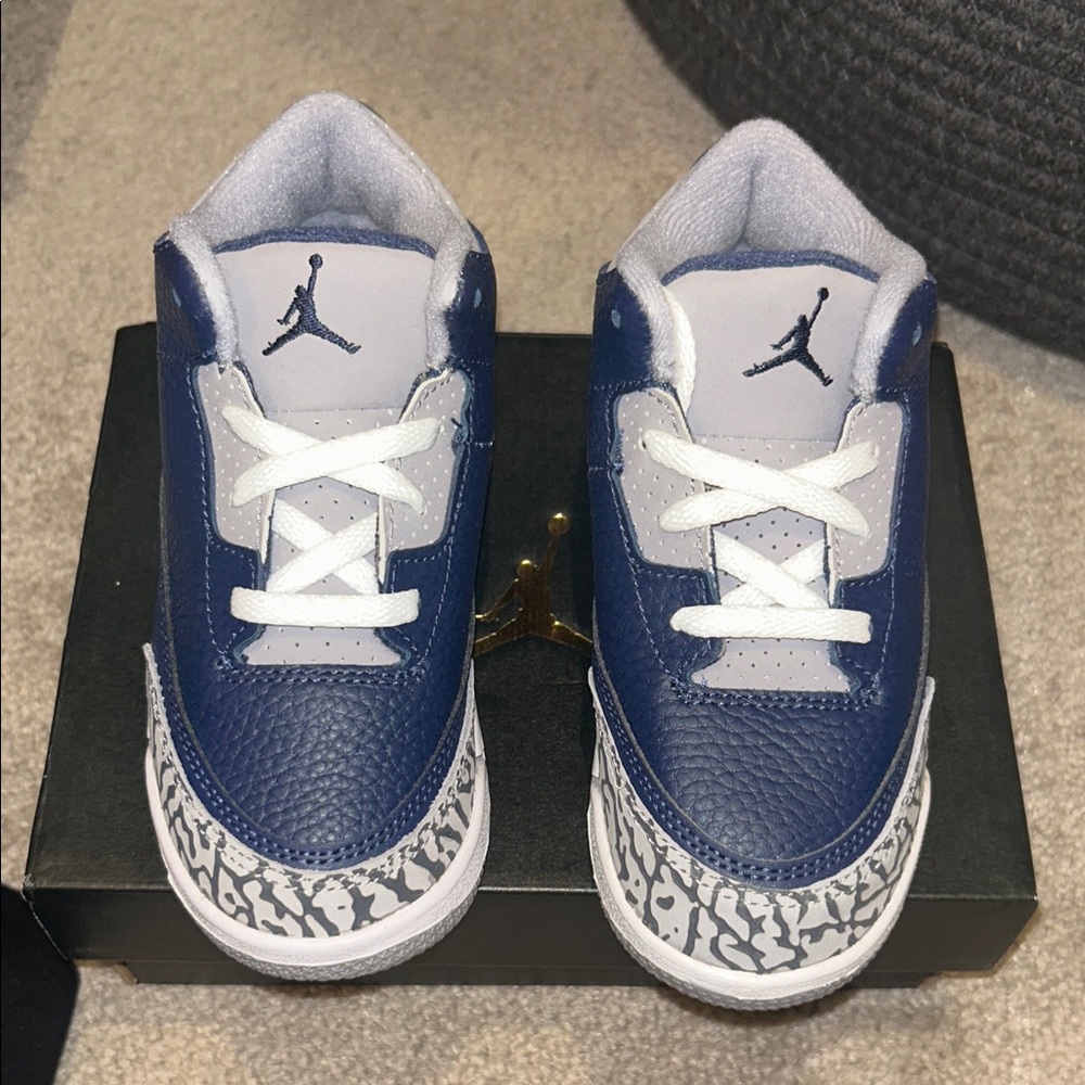 Jordan 3 Retro (midnight navy/white) Kids Sneakers brand new size 10c